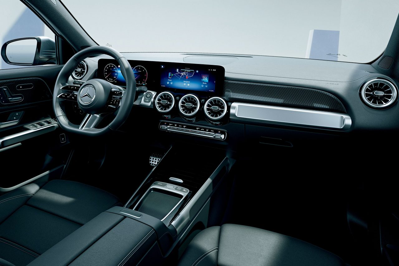 メルセデス・ベンツ、人気SUV『GLB』に“Urban Stars”を追加設定。AMGラインや漆黒ホイールを採用