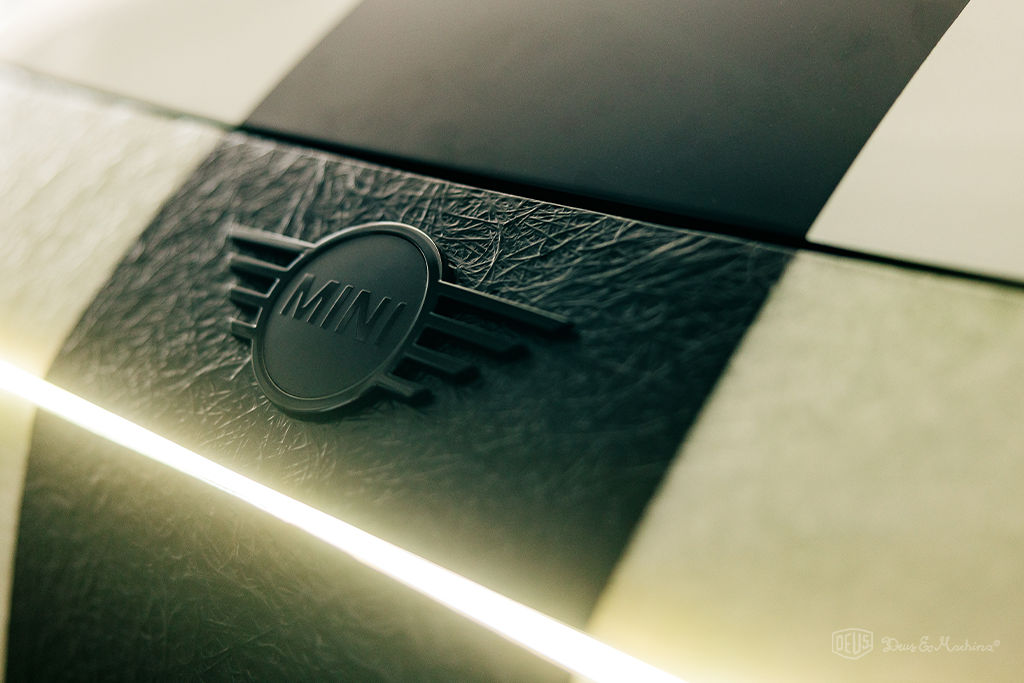 ミニ・ジョン・クーパー・ワークスとデウス・エクス・マキナがコラボ。情熱が交差する2台のワンオフモデルを発表