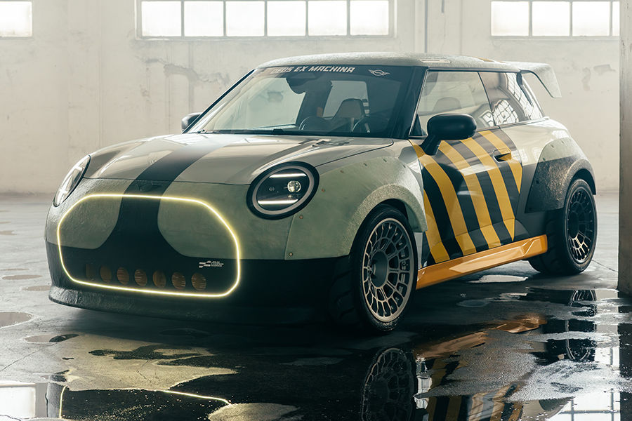 ミニ・ジョン・クーパー・ワークスとデウス・エクス・マキナがコラボ。情熱が交差する2台のワンオフモデルを発表