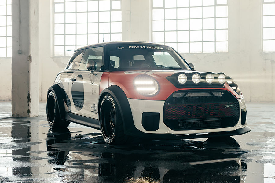 ミニ・ジョン・クーパー・ワークスとデウス・エクス・マキナがコラボ。情熱が交差する2台のワンオフモデルを発表