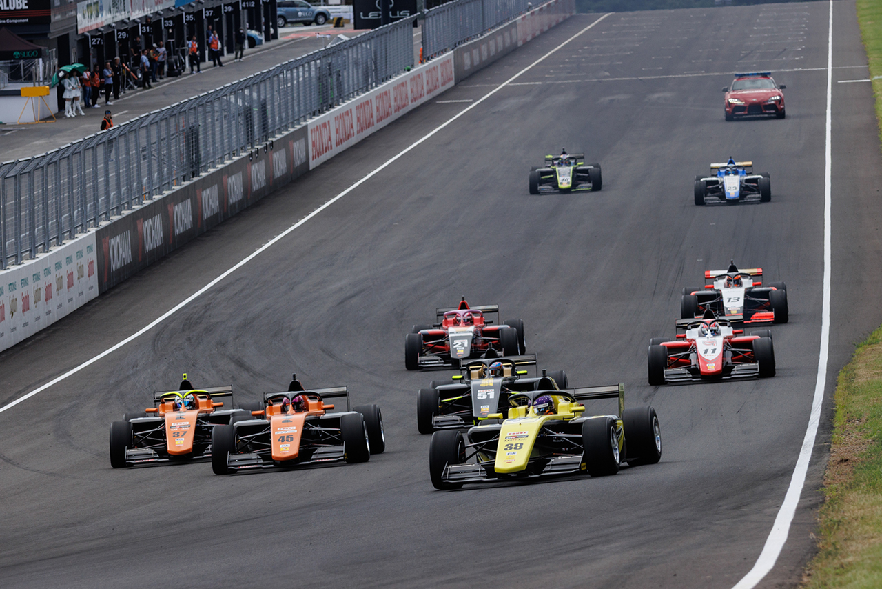 2025年FRJ SUGO大会 第8戦決勝　スタート