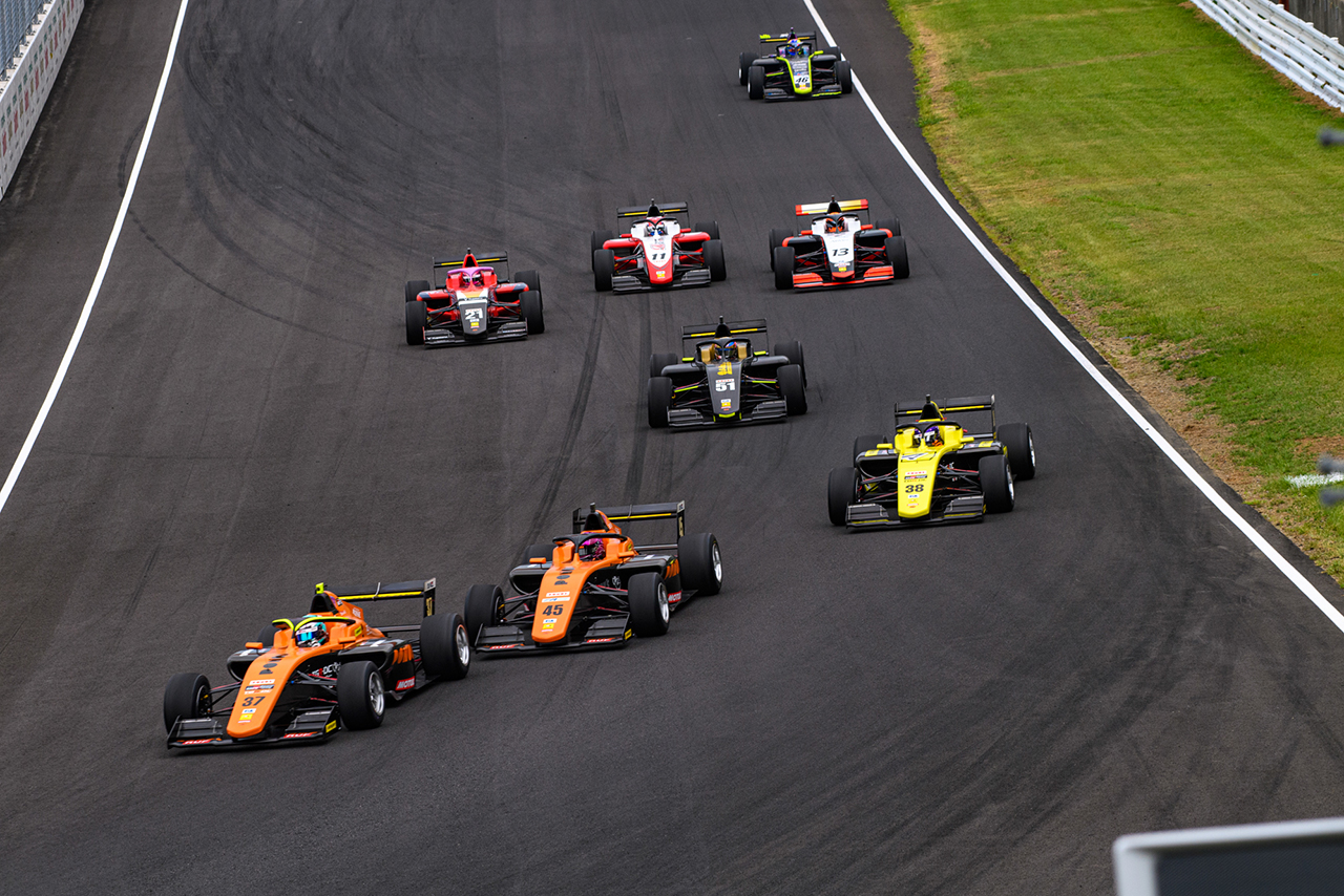 2025年FRJ SUGO大会 第10戦決勝スタート