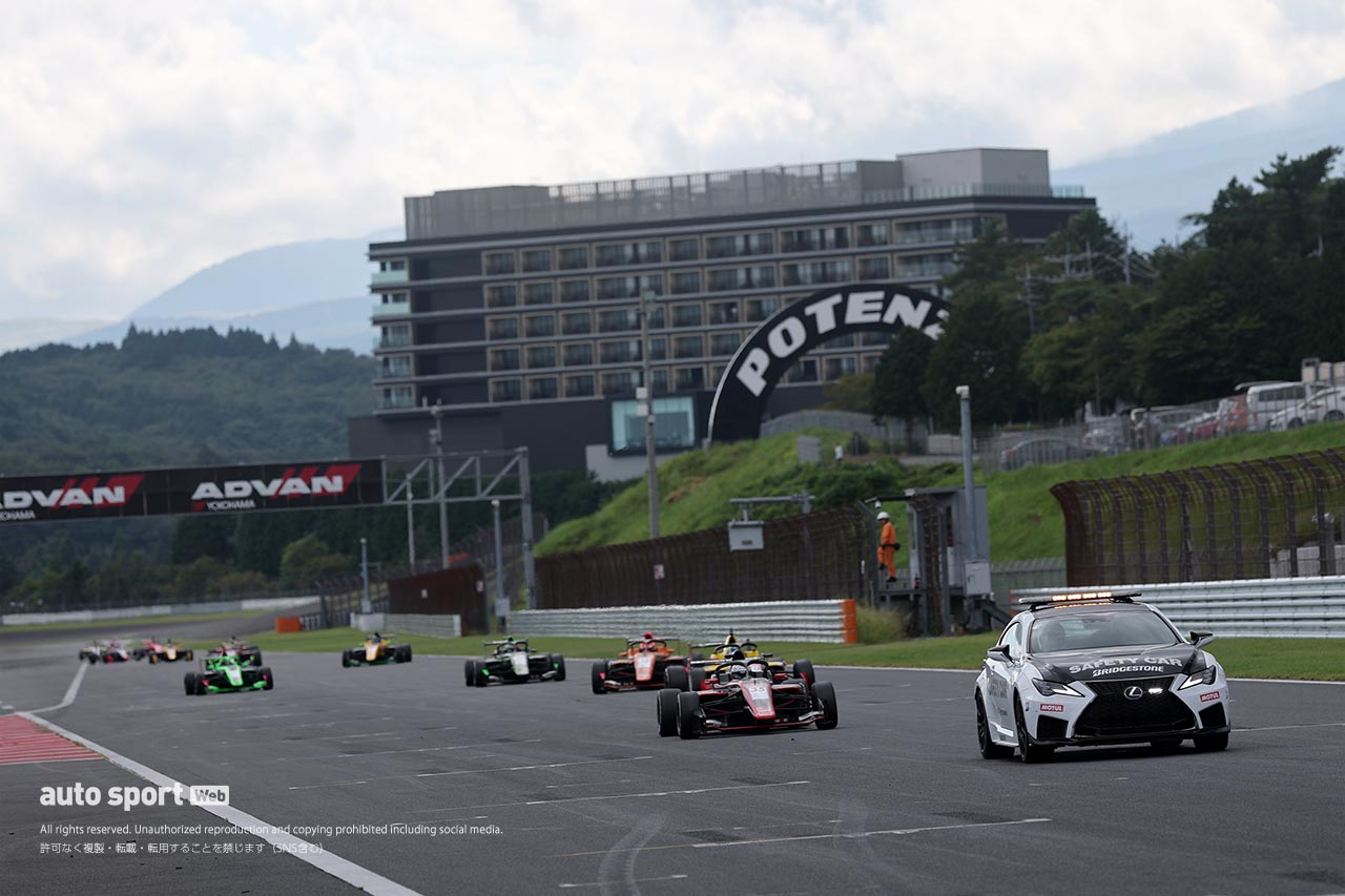 全日本スーパーフォーミュラ・ライツ選手権第13戦富士は荒れた展開を野村勇斗が制し8連勝を飾る