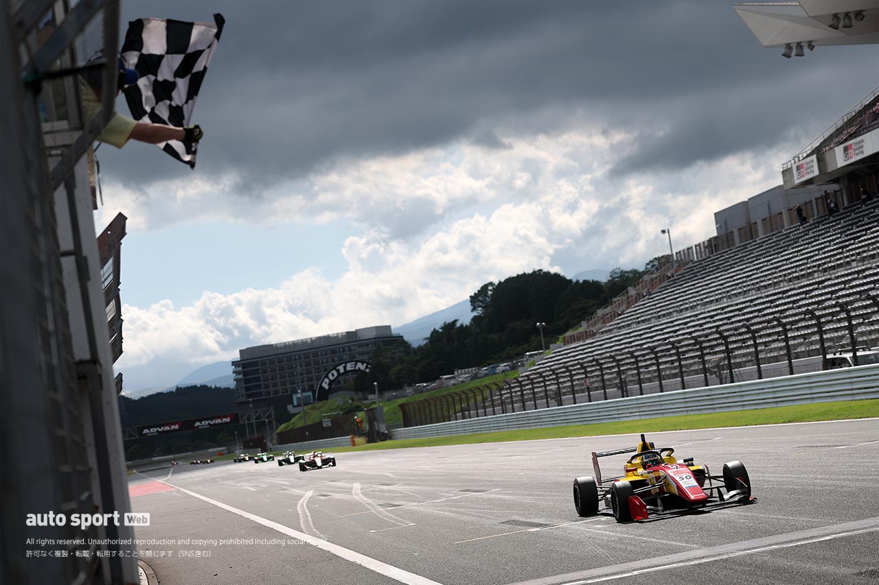 全日本スーパーフォーミュラ・ライツ選手権第13戦富士は荒れた展開を野村勇斗が制し8連勝を飾る