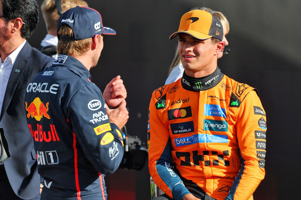 マックス・フェルスタッペン(レッドブル)とランド・ノリス(マクラーレン)