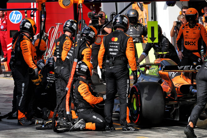 ランド・ノリス（マクラーレン）のタイヤ交換シーン