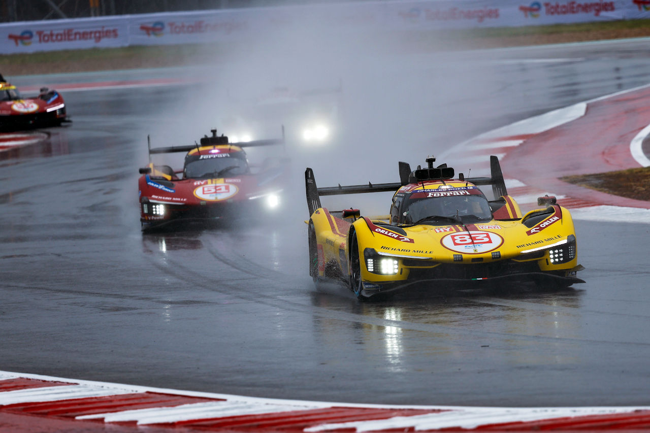 2番手スタートの51号車がクビサ組フェラーリを逆転。雨が長時間のSCと赤旗を呼ぶ【WEC第6戦オースティン決勝前半レポート】