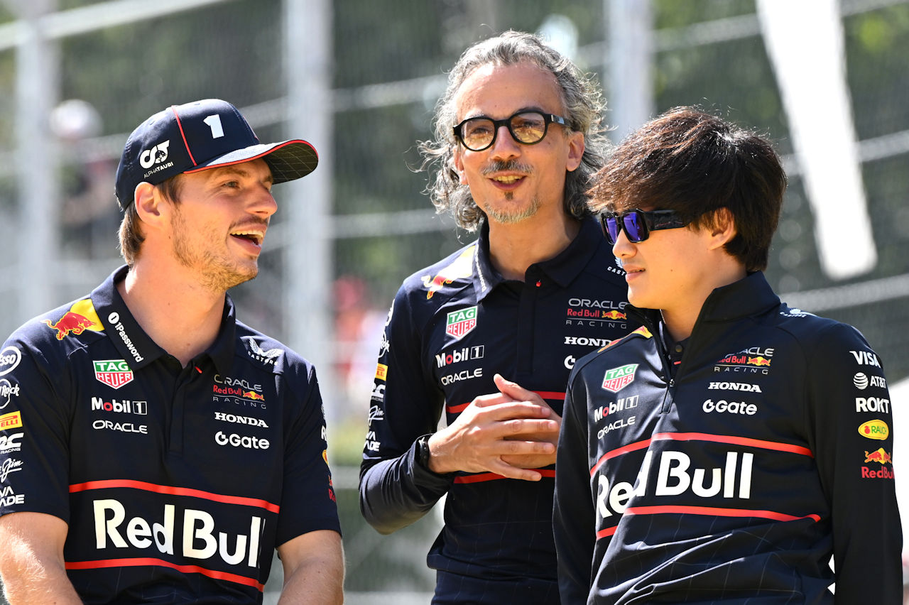 角田裕毅とマックス・フェルスタッペン、ローレン・メキース代表(レッドブル)