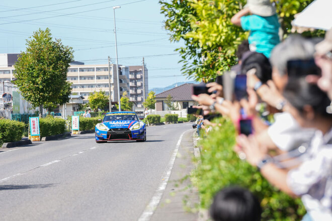 平手晃平ドライブのリアライズGT-Rが一般道を迫力デモラン。愛知県小牧市の『こども夢フェス』が盛り上がる