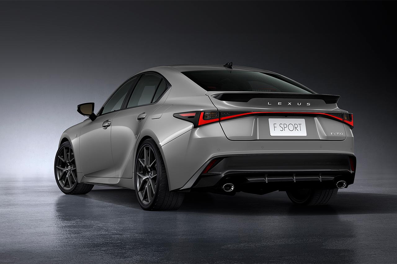 レクサス、新型ISを世界初公開。コンパクトFRスポーツセダンをさらに熟成