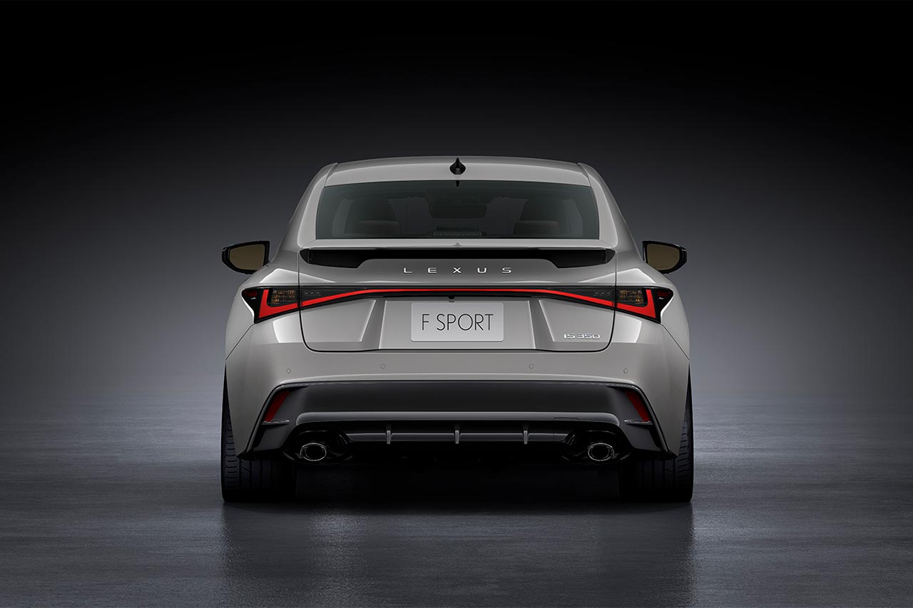 レクサス、新型ISを世界初公開。コンパクトFRスポーツセダンをさらに熟成