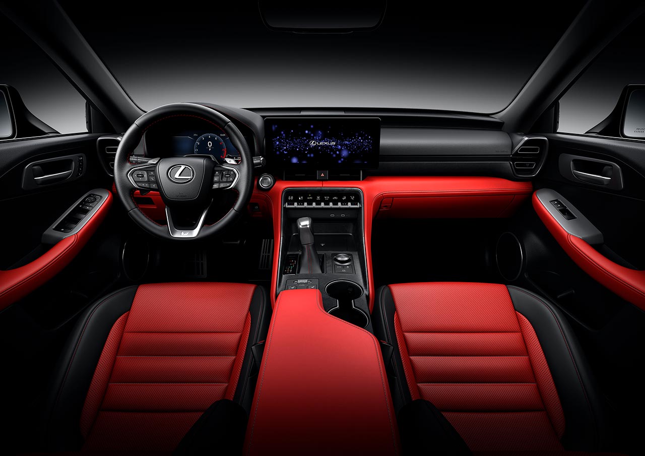 レクサス、新型ISを世界初公開。コンパクトFRスポーツセダンをさらに熟成