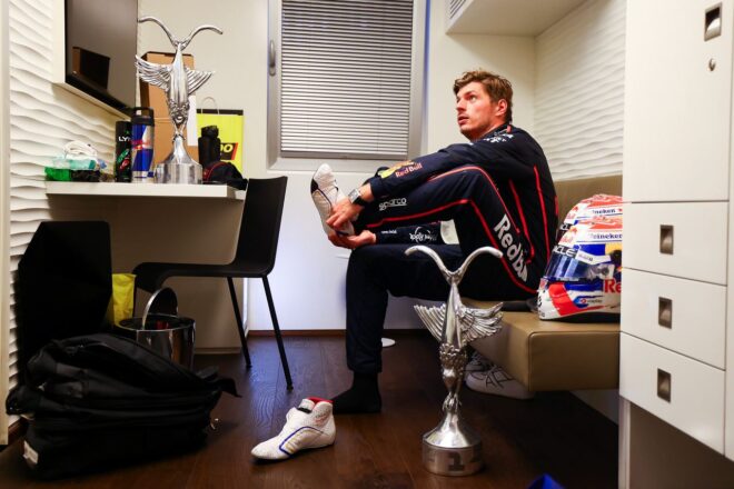 今度は“偽名”でなく本名『マックス・フェルスタッペン』でNLSニュル耐久に参戦。まずはGT4から