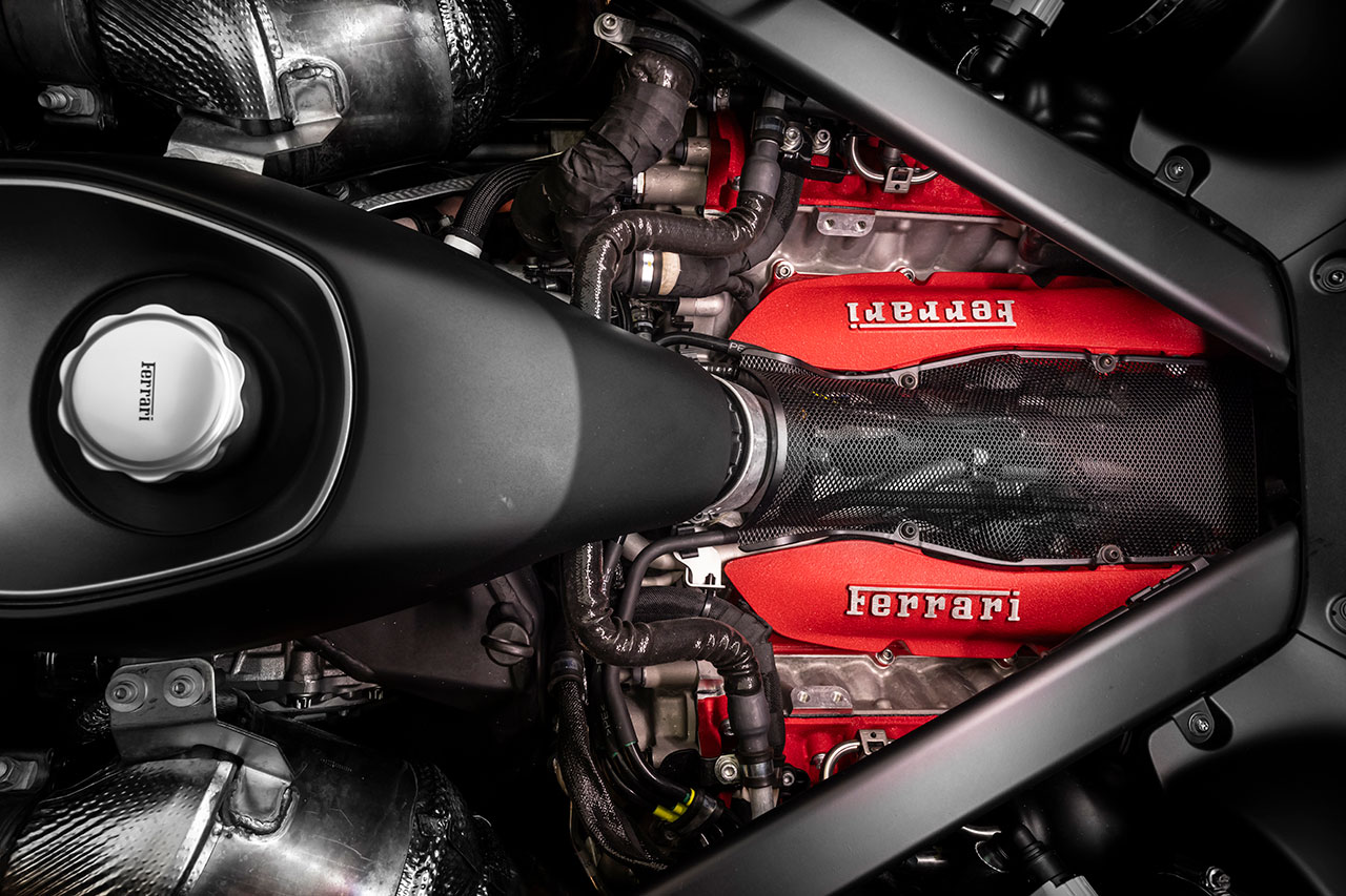 フェラーリ、伝説の名を復活させた新型PHEVスーパーカー『849テスタロッサ』を世界初公開。スパイダーモデルも同時発表