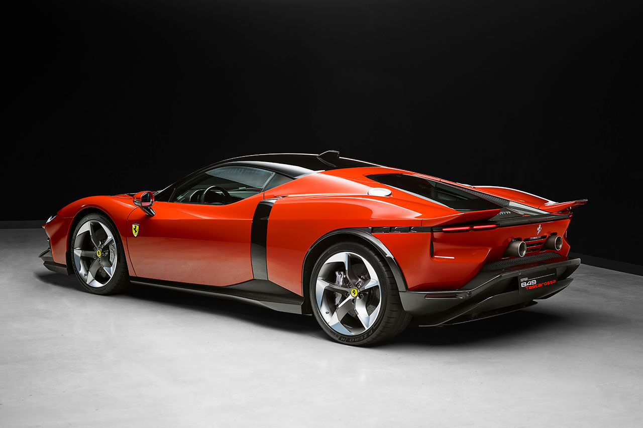 フェラーリ、伝説の名を復活させた新型PHEVスーパーカー『849テスタロッサ』を世界初公開。スパイダーモデルも同時発表