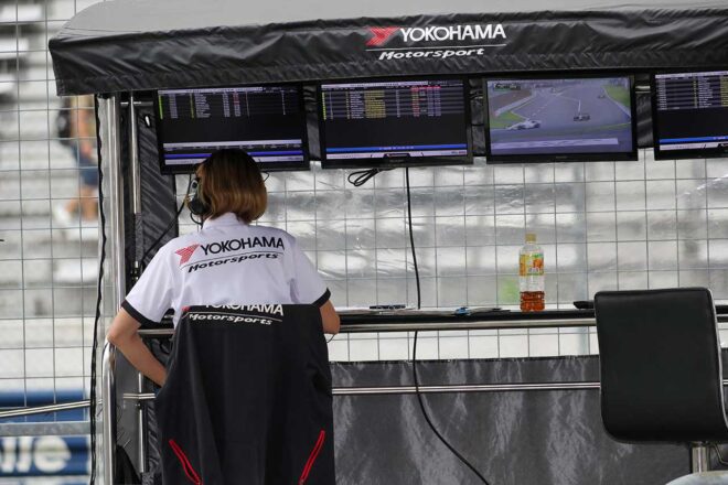 250本以上をバラして、組んで。ピットレーンでも活躍するヨコハマタイヤ・サービススタッフの『知られざる大仕事』