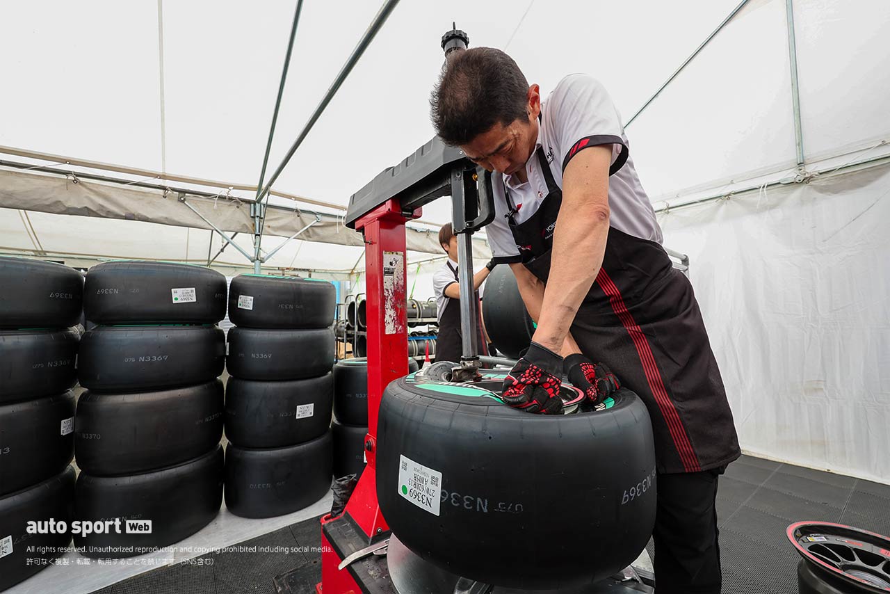 250本以上をバラして、組んで。ピットレーンでも活躍するヨコハマタイヤ・サービススタッフの『知られざる大仕事』