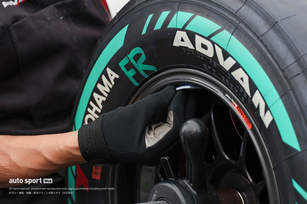 250本以上をバラして、組んで。ピットレーンでも活躍するヨコハマタイヤ・サービススタッフの『知られざる大仕事』