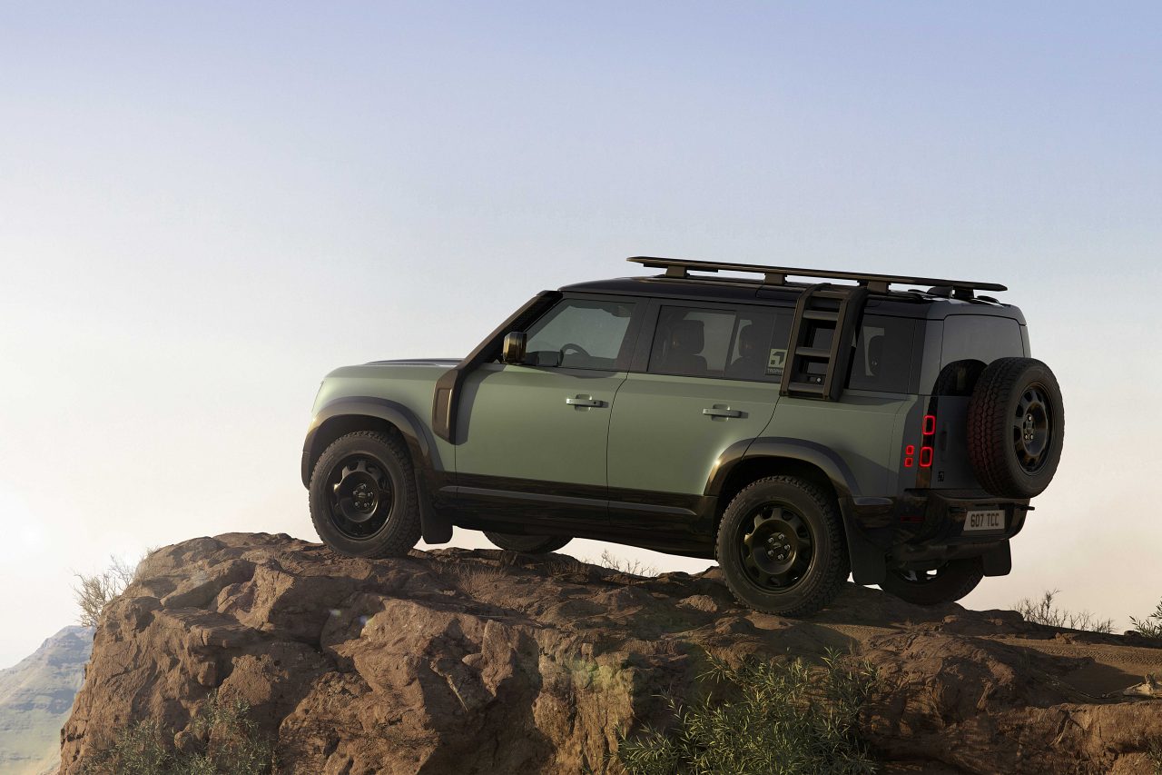 世界規模の“トロフィー”開催を記念した『ディフェンダー』の特別仕様車。日本限定100台で登場