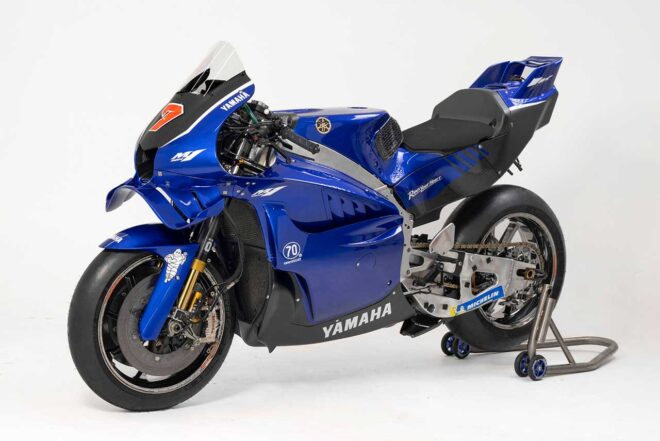 ヤマハ、V4エンジン搭載のYZR-M1をお披露目。アウグスト・フェルナンデスが同機でサンマリノGPにワイルドカード参戦