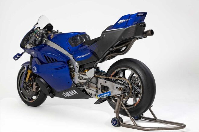 ヤマハ、V4エンジン搭載のYZR-M1をお披露目。アウグスト・フェルナンデスが同機でサンマリノGPにワイルドカード参戦