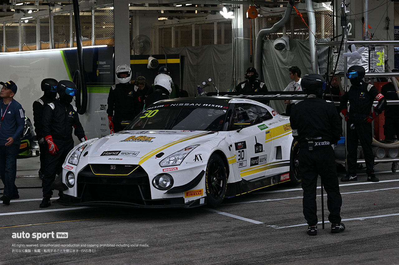 【タイム結果】鈴鹿1000kmのナイト・プラクティスは赤旗2回の荒れ模様。“ラーメン柄”のフェラーリが最速に