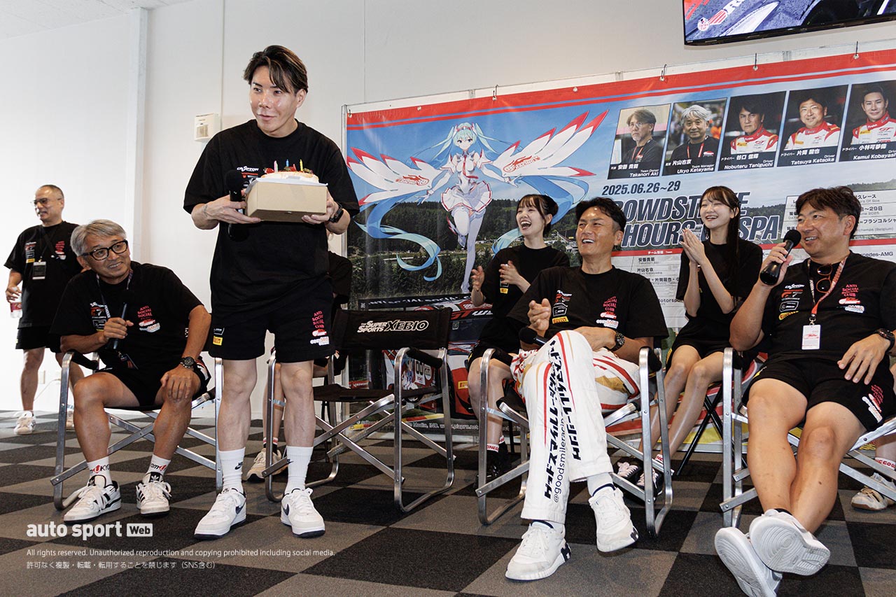 小林可夢偉ハッピーバースデー！　鈴鹿でグッドスマイルファンとともに“ミク年”をお祝い