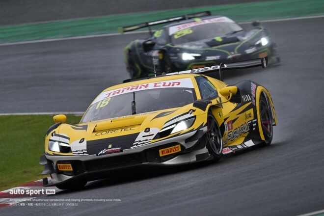 得意の“雨スリック”で逆転。AKITA／小林崇志組TEAM UPGARAGE with ACRがSROジャパンカップ第4ラウンド鈴鹿のレース1を制す