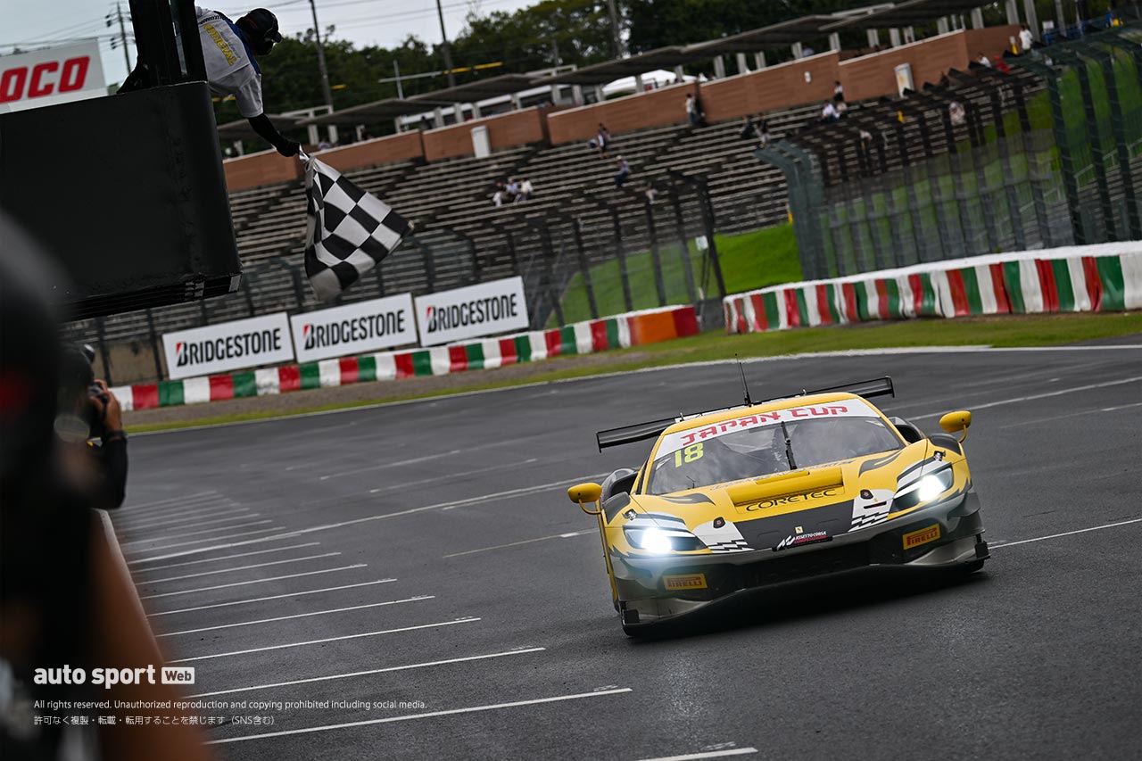 得意の“雨スリック”で逆転。AKITA／小林崇志組TEAM UPGARAGE with ACRがSROジャパンカップ第4ラウンド鈴鹿のレース1を制す