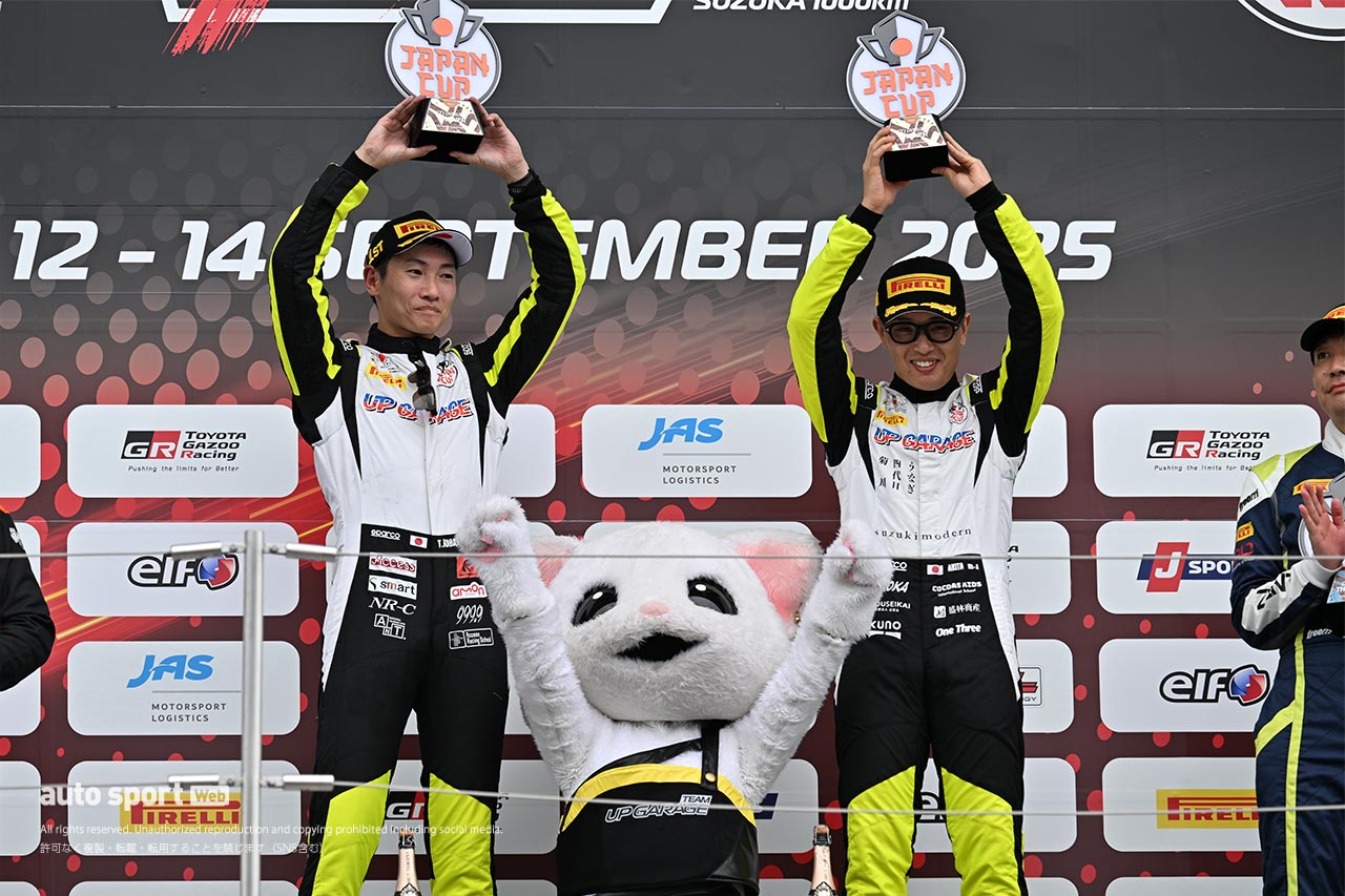 得意の“雨スリック”で逆転。AKITA／小林崇志組TEAM UPGARAGE with ACRがSROジャパンカップ第4ラウンド鈴鹿のレース1を制す