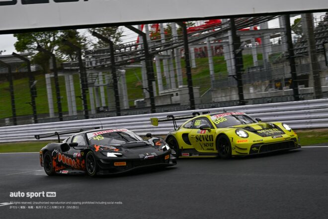 得意の“雨スリック”で逆転。AKITA／小林崇志組TEAM UPGARAGE with ACRがSROジャパンカップ第4ラウンド鈴鹿のレース1を制す