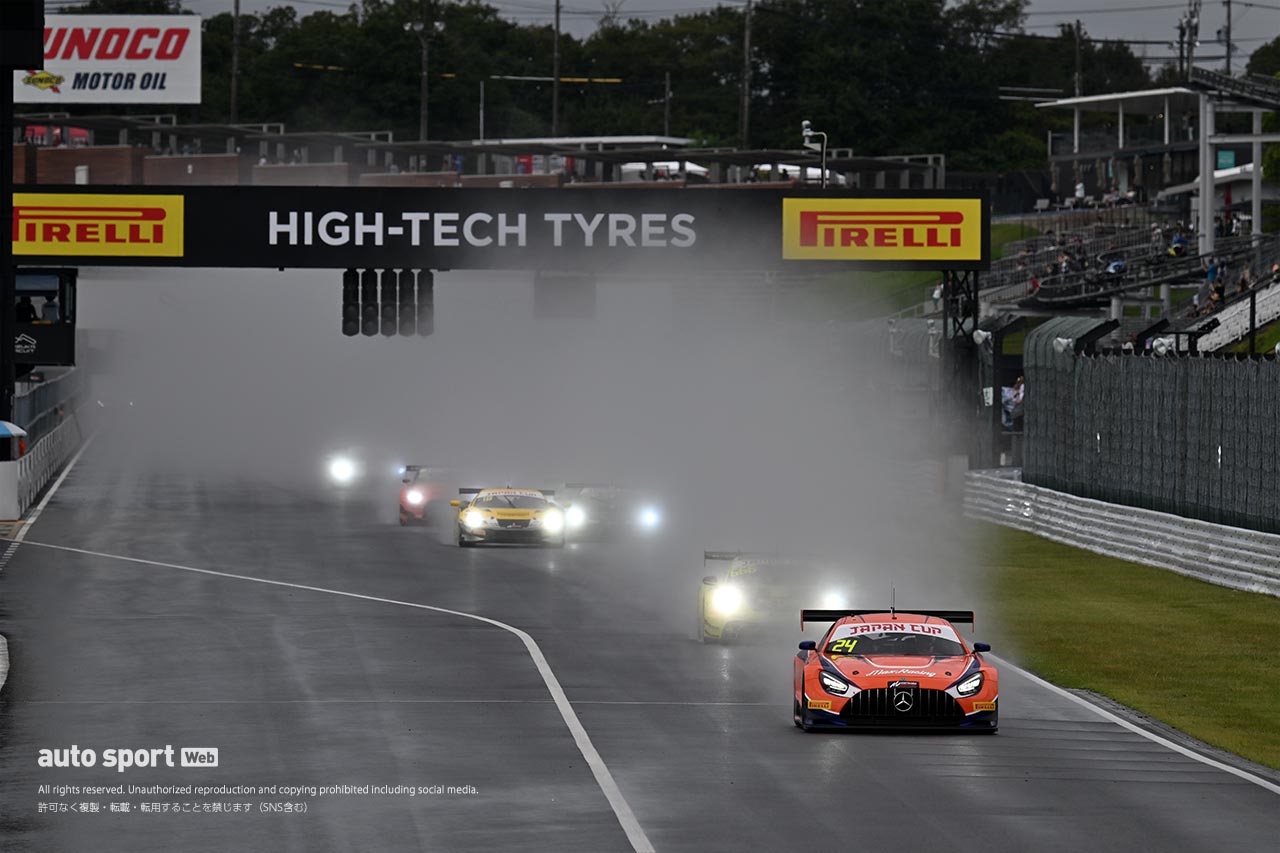 得意の“雨スリック”で逆転。AKITA／小林崇志組TEAM UPGARAGE with ACRがSROジャパンカップ第4ラウンド鈴鹿のレース1を制す