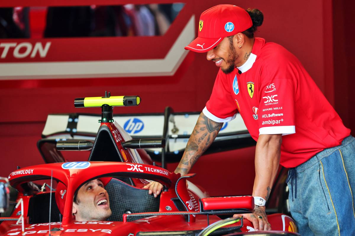 2025年F1第7戦エミリア・ロマーニャGP　ルイス・ハミルトン（フェラーリ）とリザーブドライバーのアントニオ・ジョビナッツィ