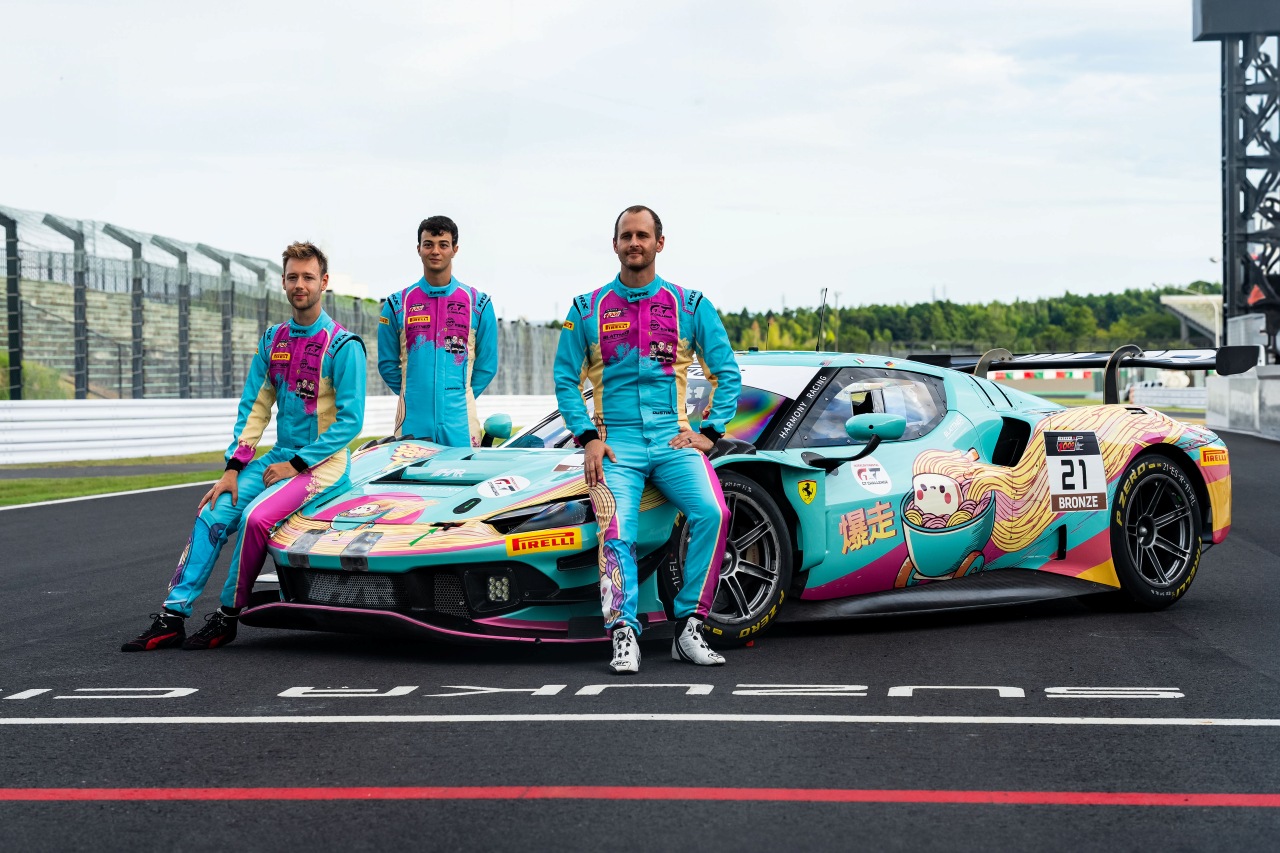 ハーモニー・レーシングの21号車フェラーリ296 GT3をドライブするデニス・マーシャル、ロレンツォ・パトレーゼ、ダスティン・ブラットナー