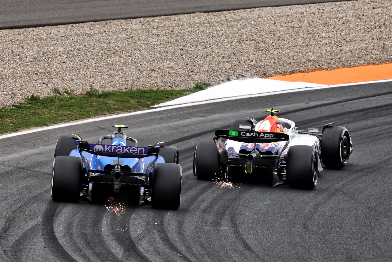リアム・ローソン（レーシングブルズ）とカルロス・サインツ（ウイリアムズ）