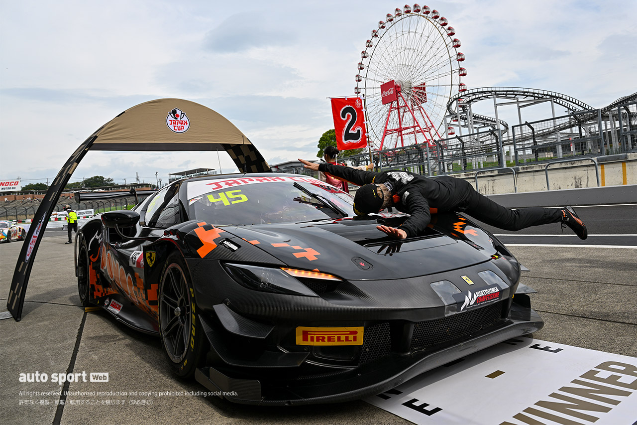 SROジャパンカップ鈴鹿レース2はPONOS RACINGの辻子／コッツォリーノ組がポール・トゥ・ウイン。チャンピオンは都筑／川端組に