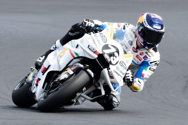 マルク・マルケスがベゼッチとの一騎打ちを制して優勝し、タイトル争いに王手／第16戦サンマリノGP
