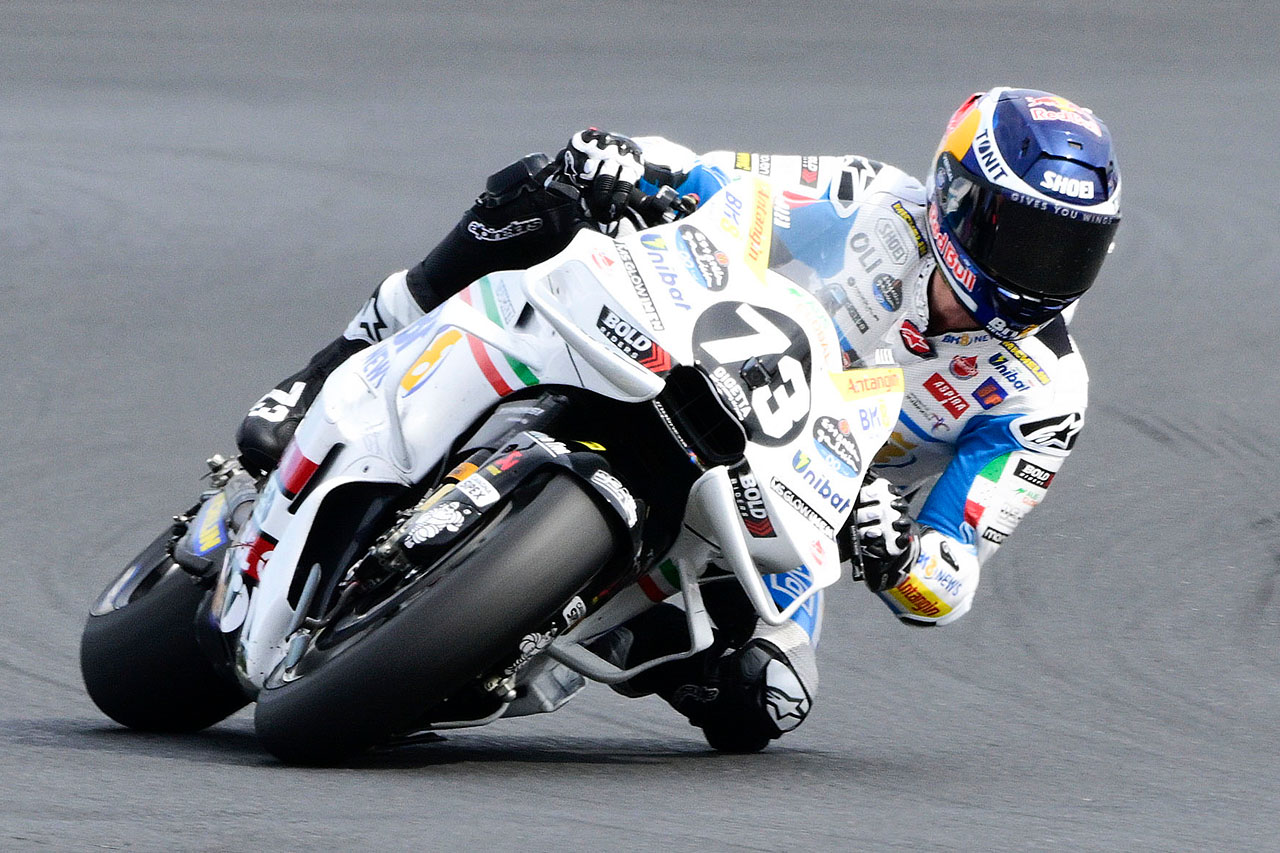 マルク・マルケスがベゼッチとの一騎打ちを制して優勝し、タイトル争いに王手／第16戦サンマリノGP