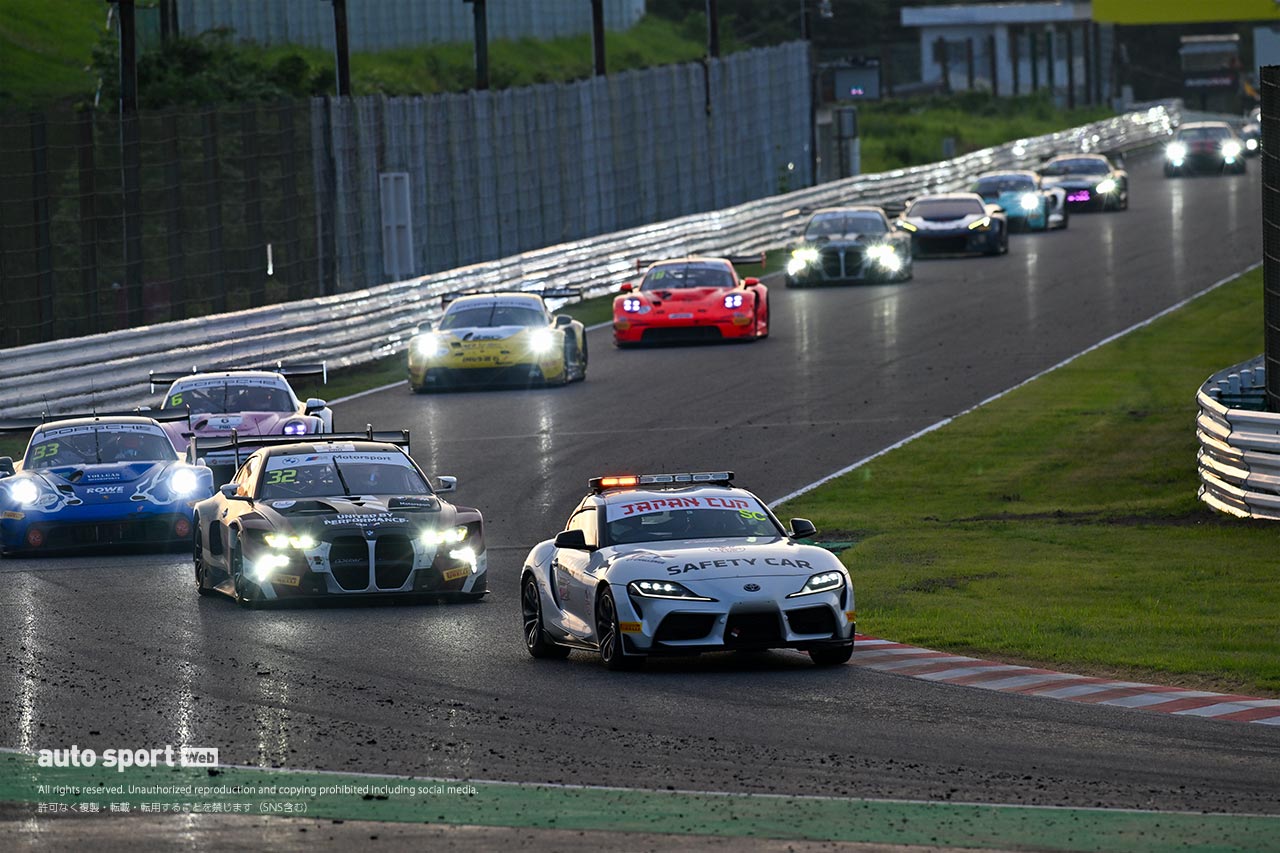 鈴鹿1000kmでワークスの意地が激突。SC3回、FCY7回の混乱レースをチームWRTの32号車BMWが完勝