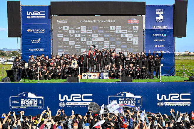 2025年WRC第11戦ラリー・チリ・ビオビオでの優勝を喜ぶTOYOTA GAZOO Racing WRT