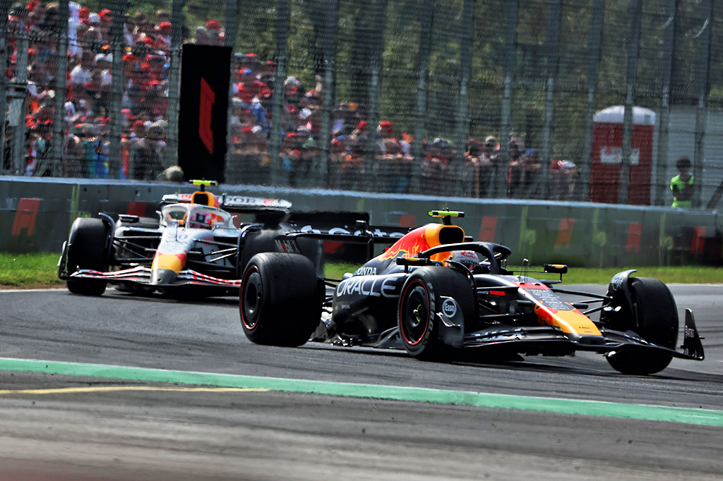 角田裕毅　マックスフェルスタッペン　ペレス　ローソン　サイン　F1　直筆 角田裕毅 マックスフェルスタッペン ペレス ローソン サイン F1