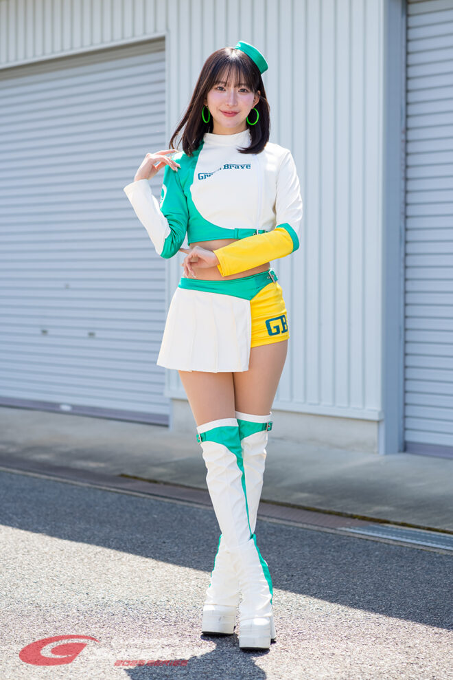 きっかけはスカウト。レースに魅了され7年目の村上楓「勝利の女神であり続けたい」【2025RQインタビューVol.35】