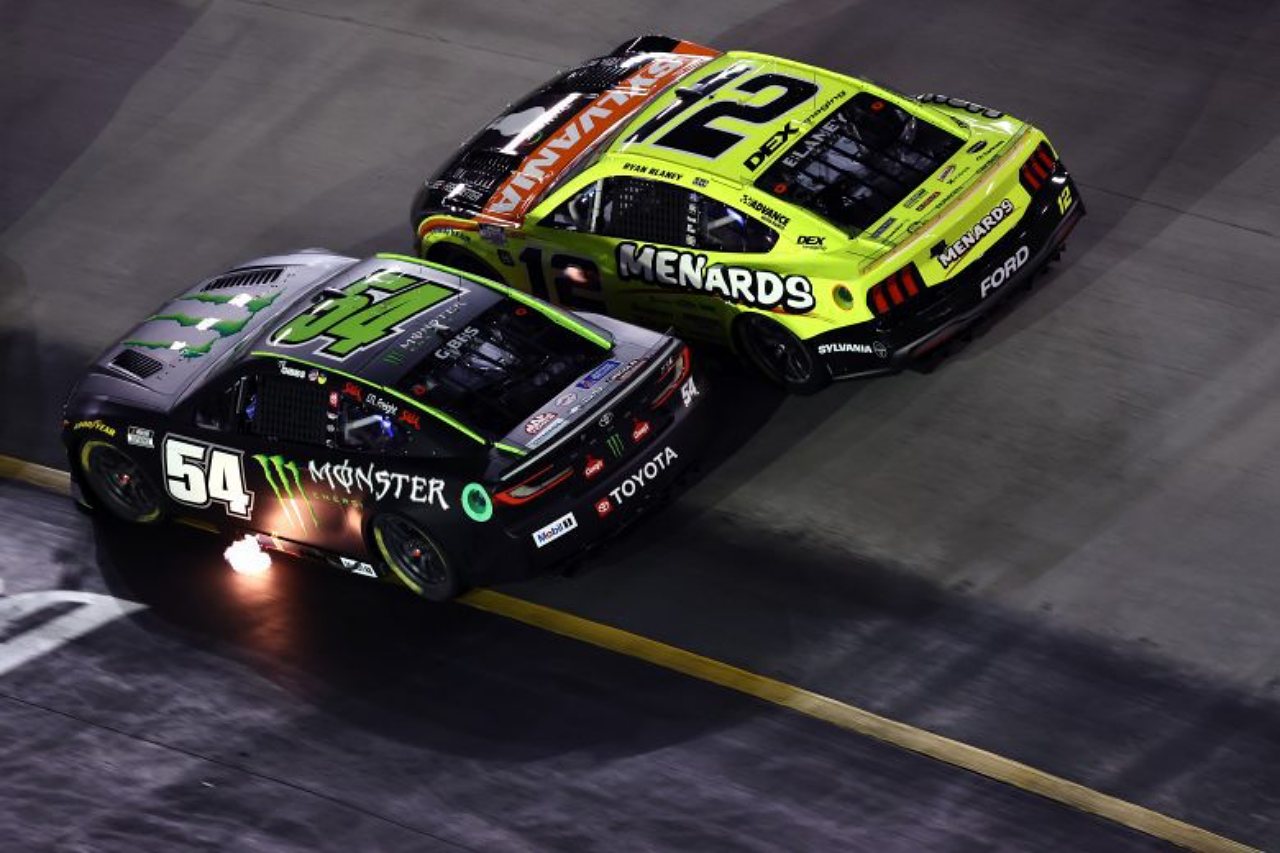 クリストファー・ベルがプレーオフ第1ラウンド最終戦を制覇。トヨタ陣営JGRは全車進出へ／NASCAR第29戦