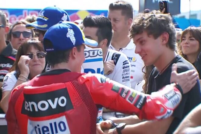 イタリアが溺愛する“カルチョ”と“モト”をF1ドライバーらが堪能。そのレーダーは角田も捕捉！