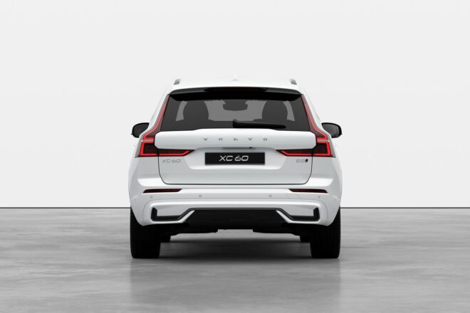 ボルボ、人気SUV『XC60／XC40』に精悍な装いの特別仕様車“Dark Edition”を設定。後車には限定モデルも
