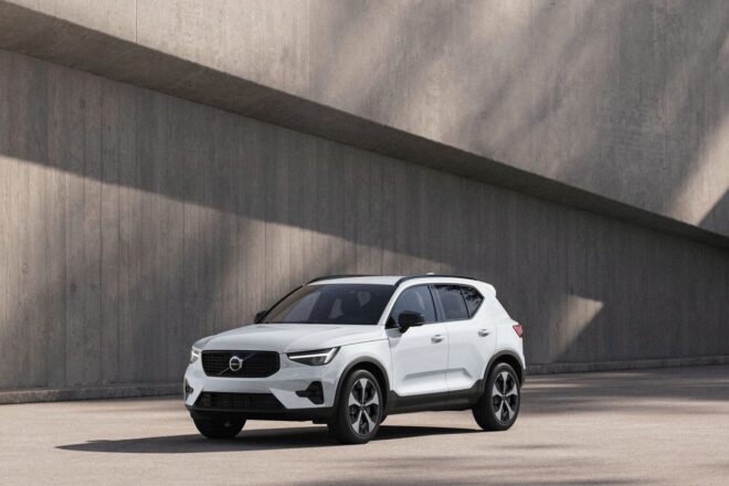 ボルボ、人気SUV『XC60／XC40』に精悍な装いの特別仕様車“Dark Edition”を設定。後車には限定モデルも