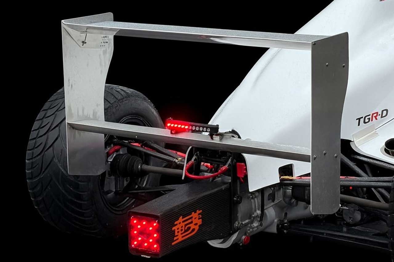 TGR-DCレーシングスクールの新公式車両に『DOME F110』が採用。FIA最新規格レインランプも搭載