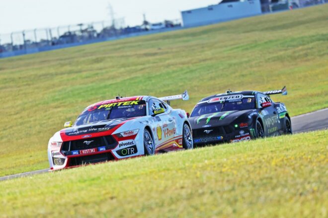 耐久カップ初戦はフォード・マスタングが席巻。古豪DJRのコステッキ＆ヘイゼルウッド組が勝利／RSC第9戦