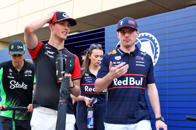 オリバー・ベアマン（ハース）とマックス・フェルスタッペン（レッドブル）