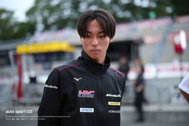 ブログ】大魔神ロゴ入りの佐々木主浩総監督専用チェア。外国人